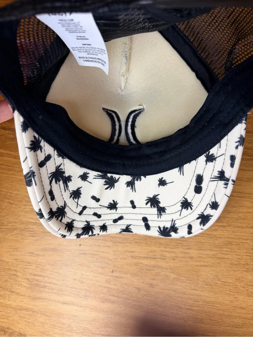 Hurley Black and White Palm TrHurley Black and White Palm Tree Print Trucker Hat